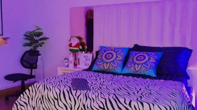 Mara Wolf01 online show from December 18, 8:26 pm