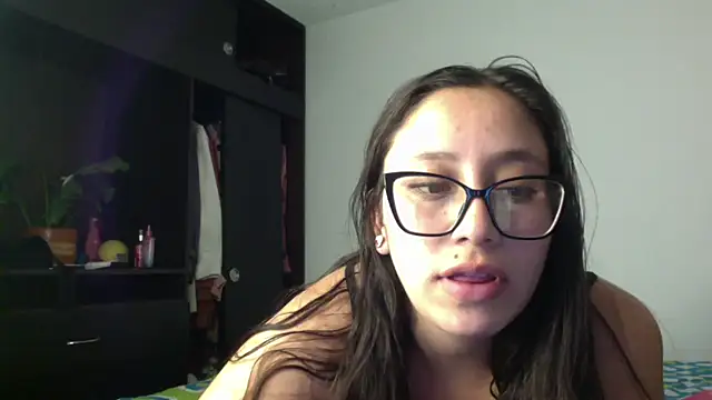 Snapshot of LyaRose chatting on February 5, 4:39 am LyaRose online show from February 5, 4:39 am