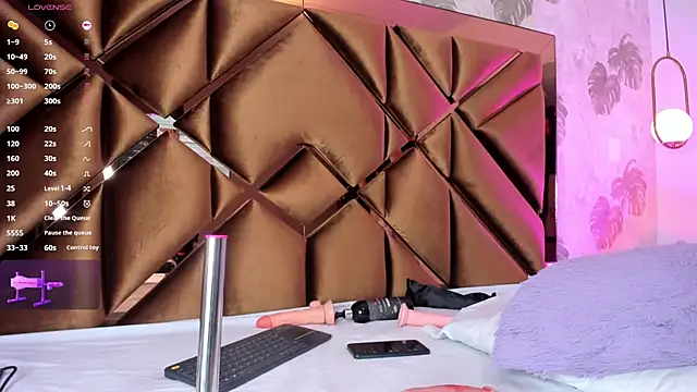 Alexa-Lynx online show from April 15, 5:36 am