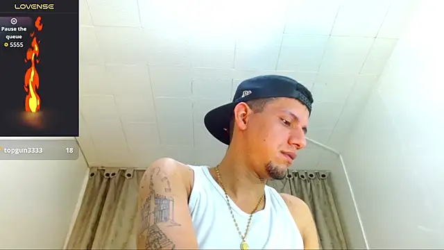 Snapshot of Sebastian_Smith__ chatting on March 29, 11:32 am Sebastian Smith online show from March 29, 11:32 am