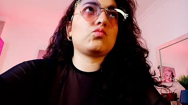 Roxxie saenz   online show from November 25, 11:21 am