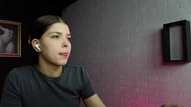 Snapshot of Sierra_Maddison chatting on December 4, 6:12 am Sierra Maddison online show from December 4, 6:12 am