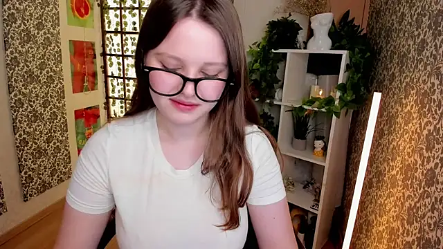 Snapshot of Lana_Moon__ chatting on November 22, 8:24 am Lana Moon online show from November 22, 8:24 am