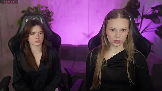 Charlotte Dreams online show from April 13, 11:05 am