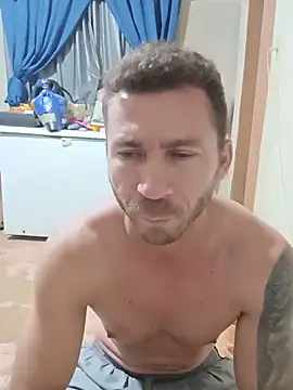 RobertoLuiz84 online show from May 15, 5:03 am