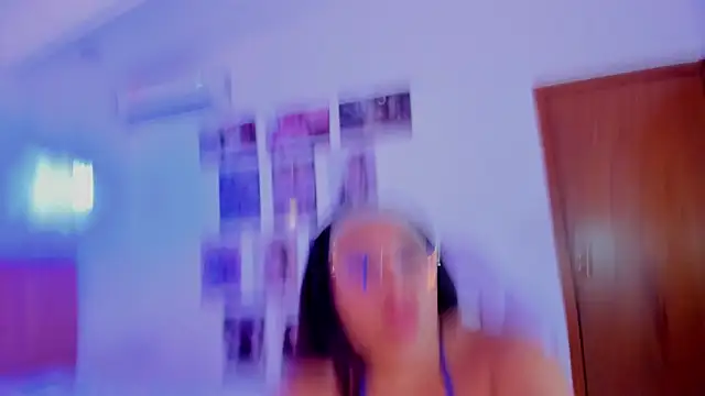 BrianaMyers online show from December 3, 8:29 pm