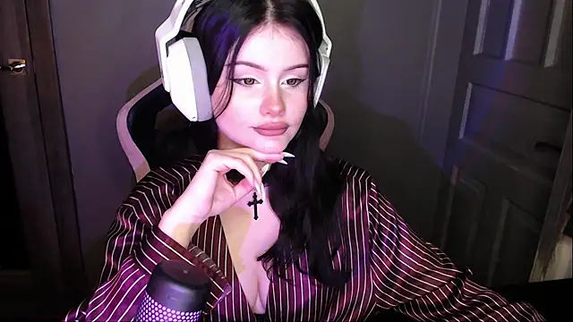 Moon raven online show from December 15, 5:28 pm