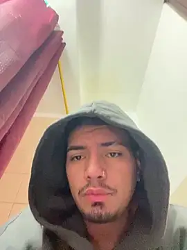 Snapshot of Henry_villa23 chatting on April 8, 2:06 pm Henry villa23 online show from April 8, 2:06 pm