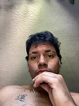 Snapshot of Henry_villa23 chatting on July 10, 3:36 pm Henry villa23 online show from July 10, 3:36 pm