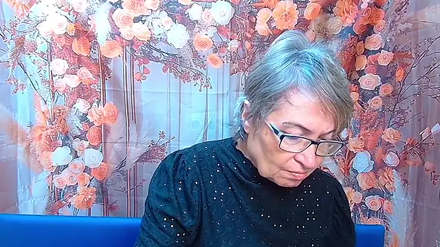 Snapshot of OlgaLuck chatting on November 28, 6:27 am OlgaLuck online show from November 28, 6:27 am