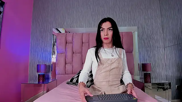 Fernanda Thail online show from December 17, 12:11 pm