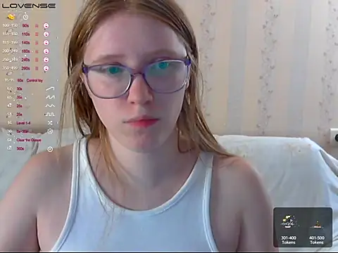 Snapshot of LustfulSarah chatting on November 22, 11:48 pm LustfulSarah online show from November 22, 11:48 pm