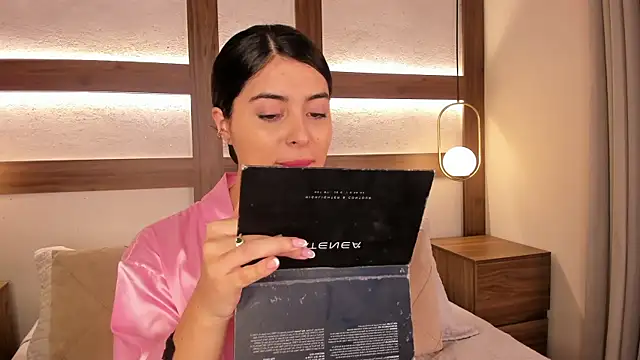 SarhaVega online show from April 12, 1:16 pm