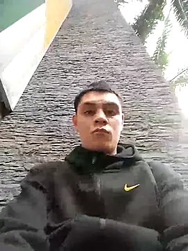 sebastianfelipe online show from April 8, 10:10 pm