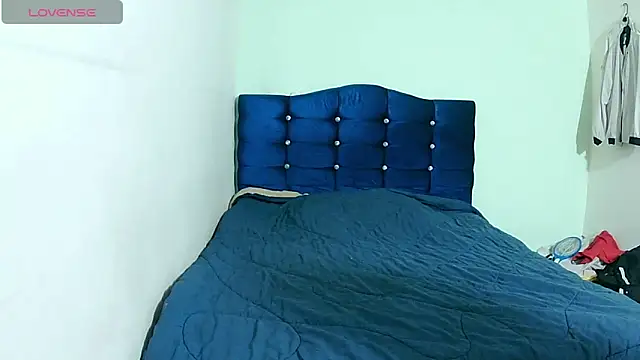 ashleey palmer online show from April 15, 8:10 am