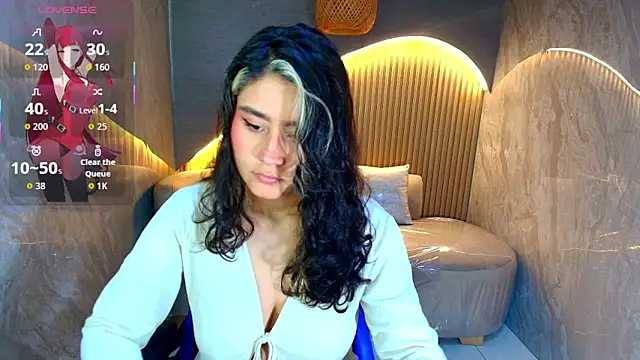 Snapshot of sofi_r_ chatting on January 6, 1:04 pm sofi r online show from January 6, 1:04 pm