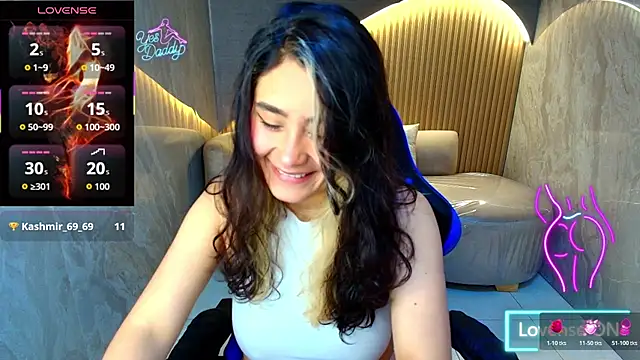 Snapshot of sofi_r_ chatting on February 17, 1:18 pm sofi r online show from February 17, 1:18 pm