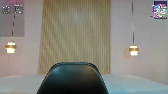 Snapshot of Izelevans chatting on February 22, 11:53 am Izelevans online show from February 22, 11:53 am