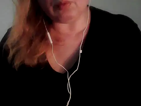 Snapshot of Empiria81 chatting on November 26, 5:58 pm Empiria81 online show from November 26, 5:58 pm