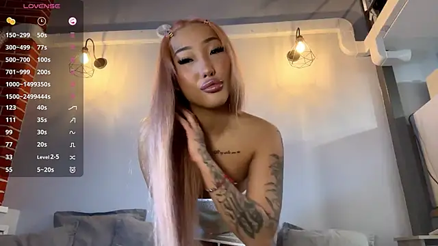 EIeniVanwart online show from February 8, 6:00 pm