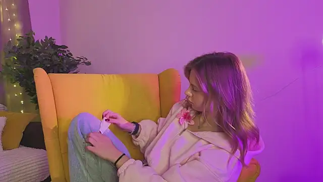 Snapshot of FelishaLaskin chatting on November 25, 12:27 pm FelishaLaskin online show from November 25, 12:27 pm