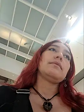 Eveeelyn25 online show from December 4, 11:35 pm