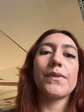 Snapshot of Eveeelyn25 chatting on February 1, 9:57 pm Eveeelyn25 online show from February 1, 9:57 pm