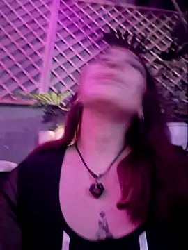 Snapshot of Eveeelyn25 chatting on February 8, 1:20 am Eveeelyn25 online show from February 8, 1:20 am