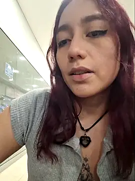 Snapshot of Eveeelyn25 chatting on February 13, 12:17 am Eveeelyn25 online show from February 13, 12:17 am