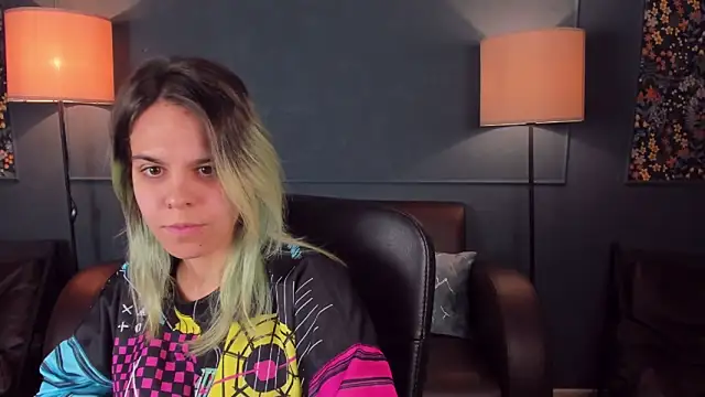 Snapshot of LiraBelle chatting on November 22, 4:44 am LiraBelle online show from November 22, 4:44 am