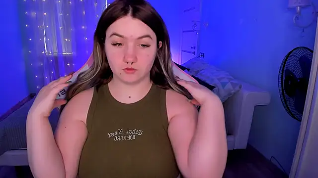 Snapshot of lovelyy_julia chatting on February 21, 5:19 am lovelyy julia online show from February 21, 5:19 am