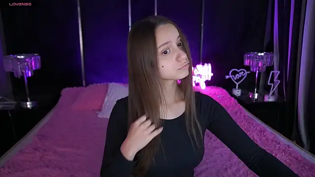 TinyNatalie online show from December 2, 3:40 pm