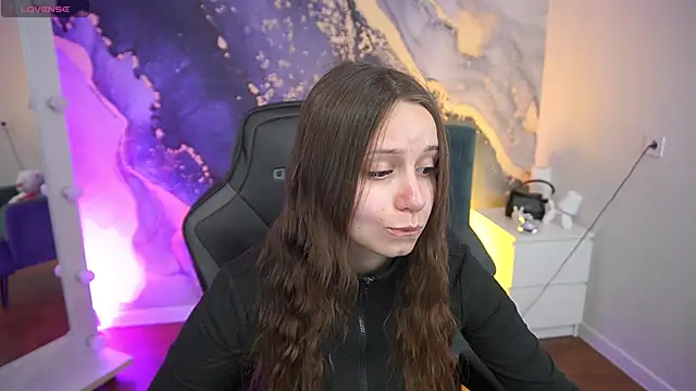 TinyNatalie online show from April 18, 2:32 pm