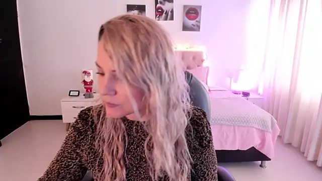 Violeta Hotter online show from December 15, 1:15 pm