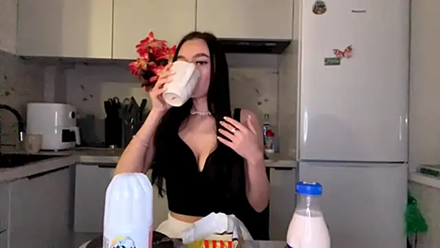 Snapshot of KristaLarmon chatting on November 29, 5:05 pm KristaLarmon online show from November 29, 5:05 pm