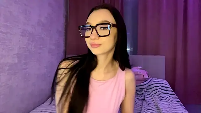 Snapshot of KristaLarmon chatting on December 3, 4:27 pm KristaLarmon online show from December 3, 4:27 pm