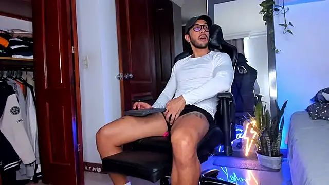 JotaCeliz online show from December 13, 8:14 pm