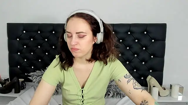 Snapshot of RubyBigBoobs chatting on February 22, 2:37 pm RubyBigBoobs online show from February 22, 2:37 pm