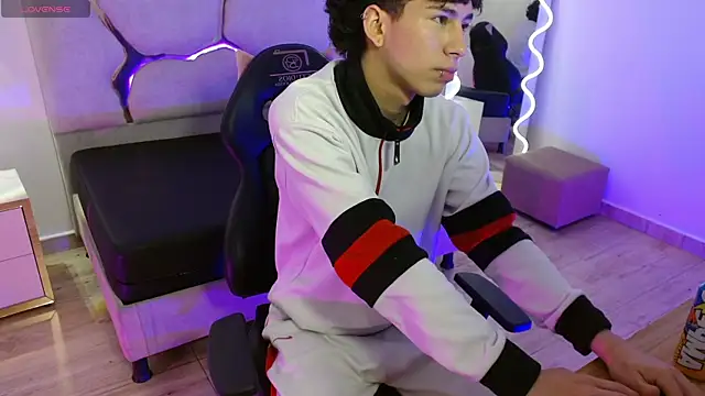 kaelwolf tay online show from November 29, 7:39 pm