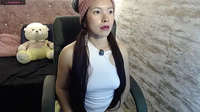 Cloe16  online show from December 3, 3:03 am