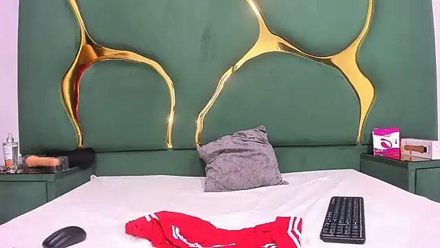 Snapshot of RoxanneBloom chatting on February 3, 6:51 am RoxanneBloom online show from February 3, 6:51 am