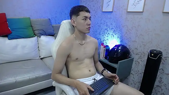 Snapshot of LoganFoster_ chatting on December 18, 8:26 pm LoganFoster online show from December 18, 8:26 pm