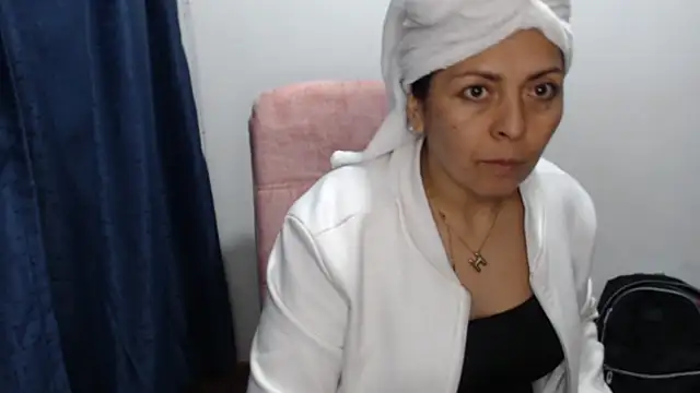 Paolahotty online show from February 19, 2:40 am