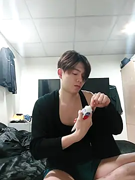 Snapshot of twtung_tung chatting on November 28, 2:42 pm twtung tung online show from November 28, 2:42 pm