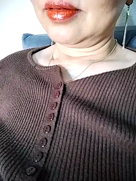 LisantLy online show from November 25, 3:12 pm