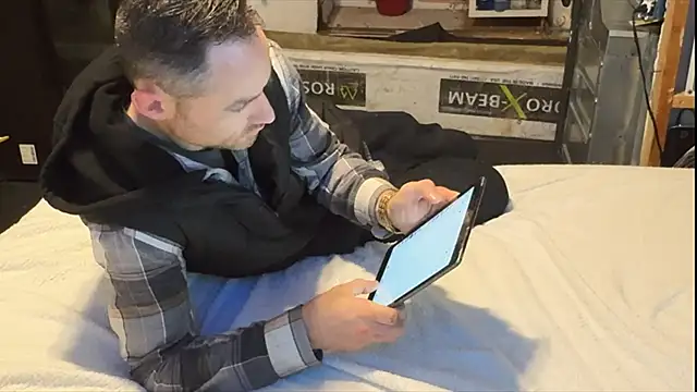 famous1tad online show from November 26, 7:31 am