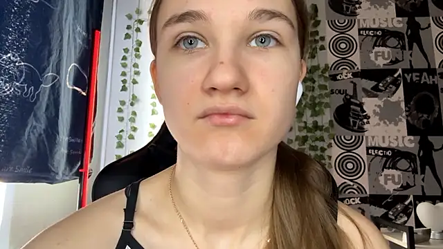 helgicuteness online show from February 23, 11:40 am