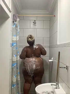 Snapshot of cuddlegiantbear chatting on November 24, 5:45 pm cuddlegiantbear online show from November 24, 5:45 pm