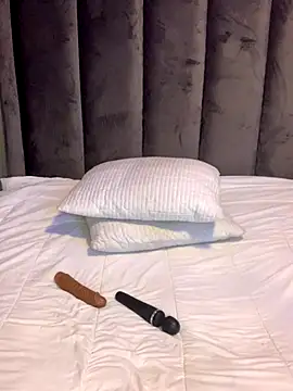 Snapshot of cuddlegiantbear chatting on November 26, 4:13 am cuddlegiantbear online show from November 26, 4:13 am