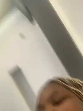 Snapshot of cuddlegiantbear chatting on December 3, 8:23 am cuddlegiantbear online show from December 3, 8:23 am